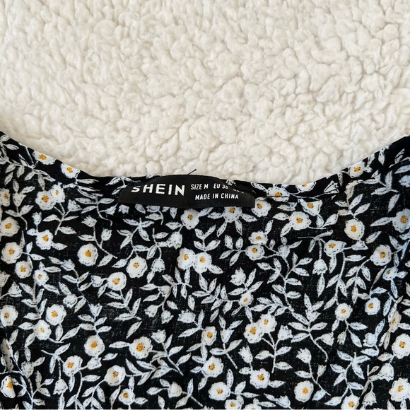 Tie Front Floral Top  Shein - Picture 7 of 7